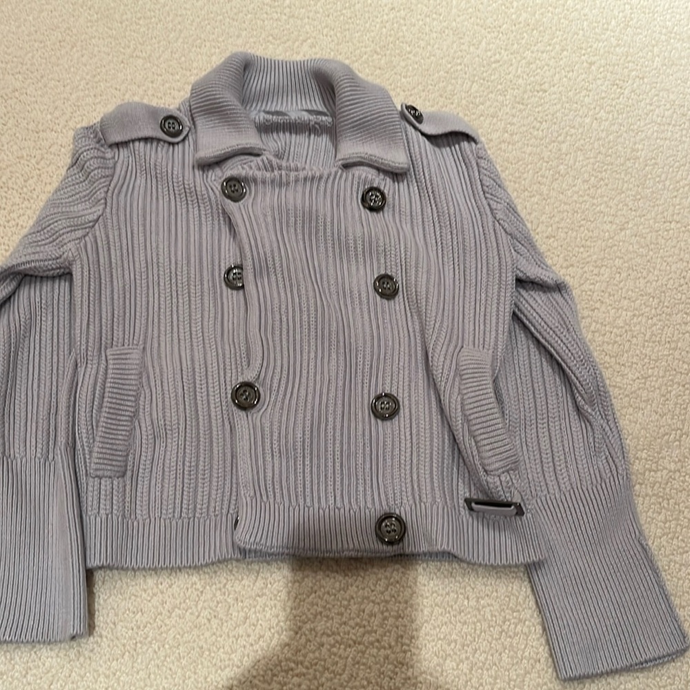 Super cute cropped gray Burberry sweater